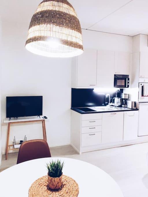 New Studio Cherry Near Helsinki Airport In Kivistoe Vanda Exteriör bild