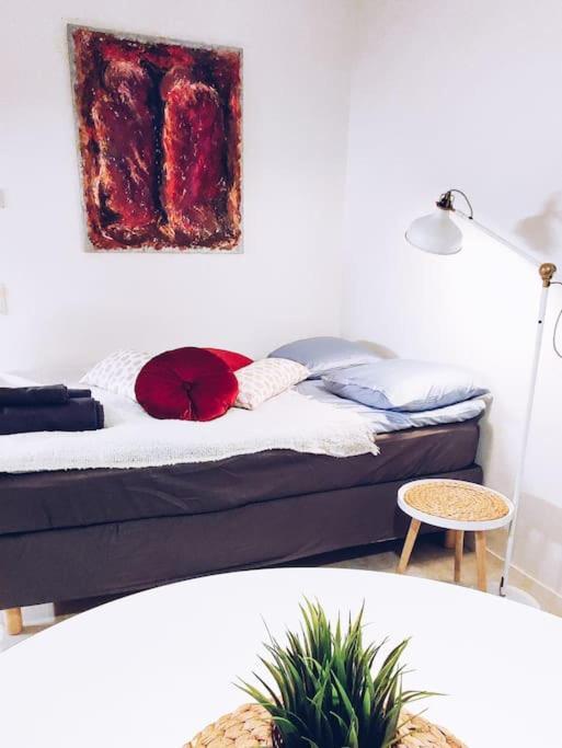 New Studio Cherry Near Helsinki Airport In Kivistoe Vanda Exteriör bild